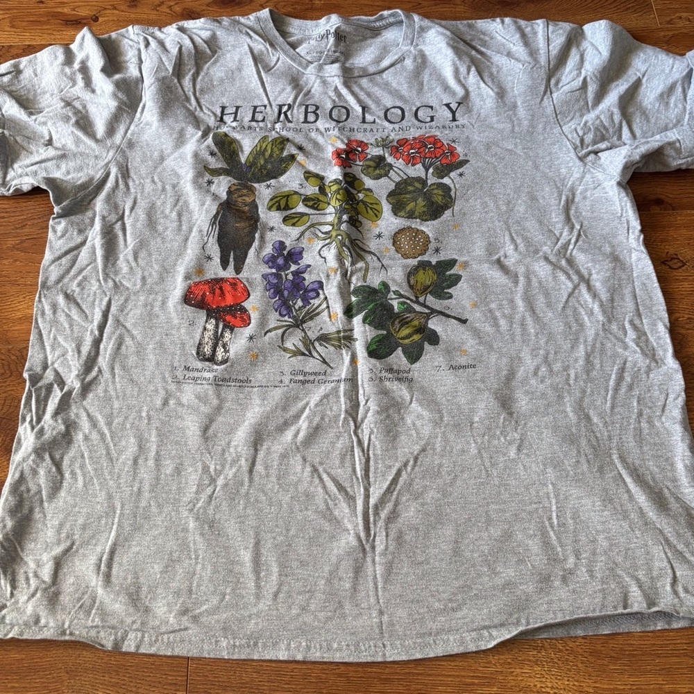 Harry Potter Herbology Graphic Tee in size XL